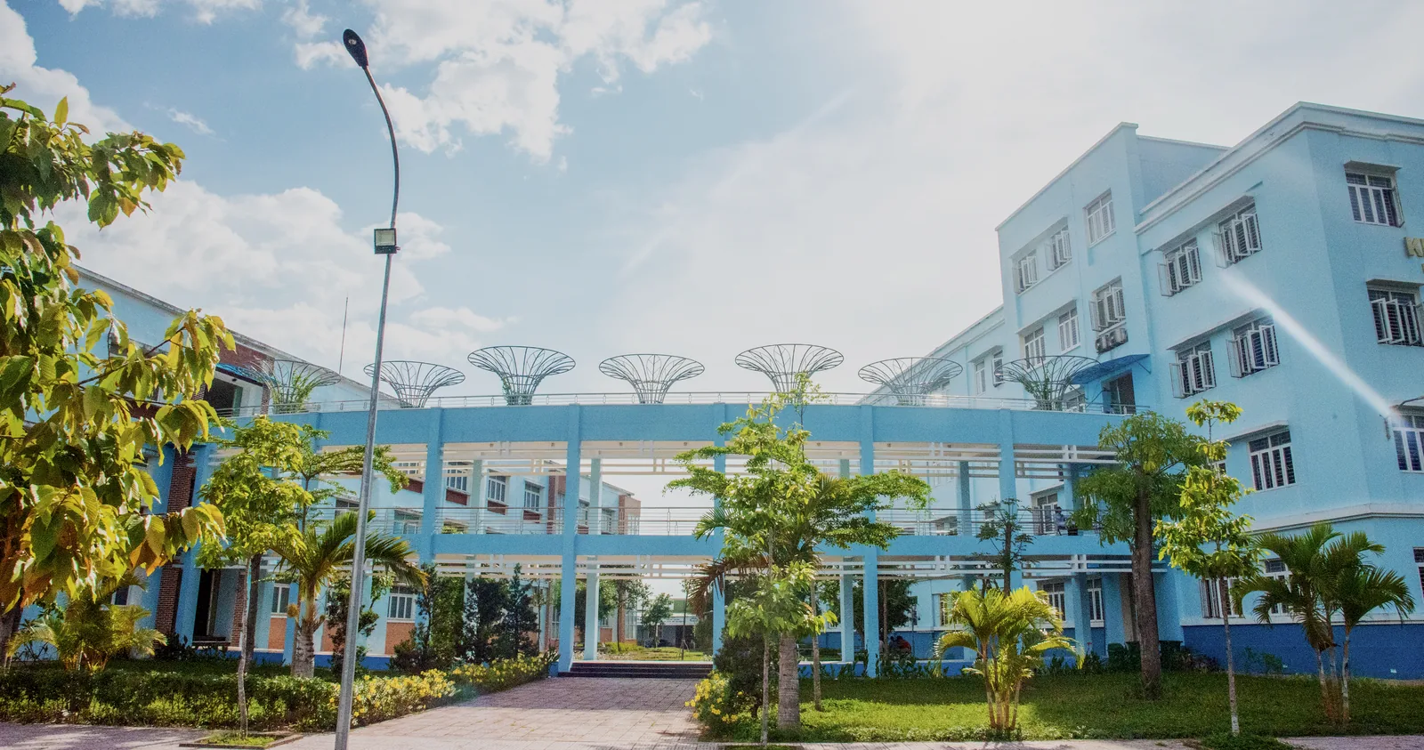 Main university academic complex and front plaza at CTUMP